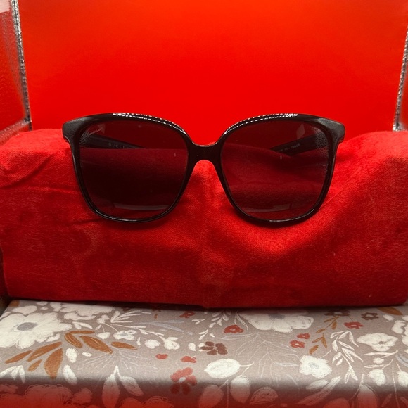 Gucci Accessories - Gucci Black Women's Oversized Sunglasses